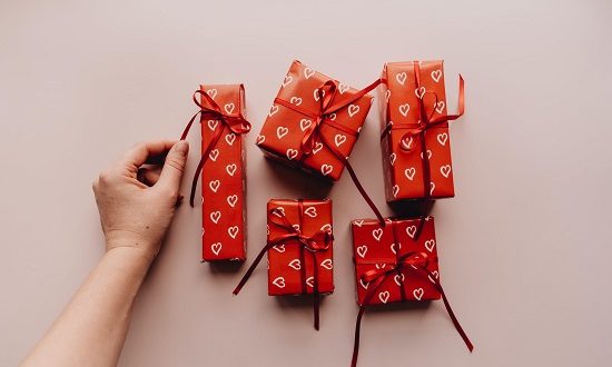 8 أفكار لهدايا عيد الأم مناسبة لمعلمة أطفالك