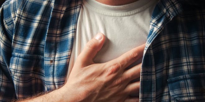 بعيدا عن الأزمة القلبية.. آلام الصدر قد تدل على إجهاد العضلات ولها أسباب أخرى