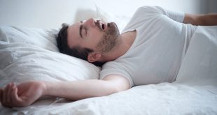 تفضل النوم في الضوء؟- قد يهددك بتلك المخاطر الصحية