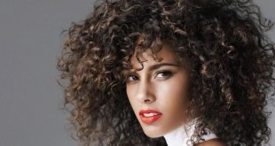طرق طبيعية تساعد على فرد الشعر المجعد بالمنزل