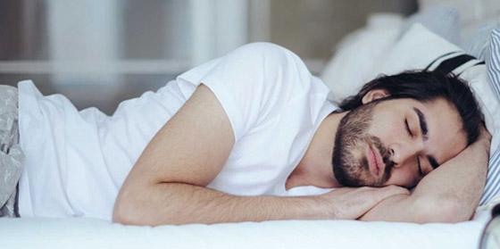 لكل وضعيةٍ حسناتها وسيئاتها ولكن وضعية النوم هذه هي الأسوأ لصحة الإنسان