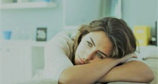 لماذا نشعر أحيانًا بـ الحزن المفاجئ بدون سبب؟