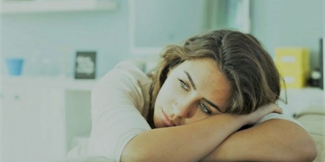 لماذا نشعر أحيانًا بـ الحزن المفاجئ بدون سبب؟