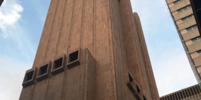 ما هو سر ناطحة السحاب بلا أي نوافذ أو فتحات وسط نيويورك؟