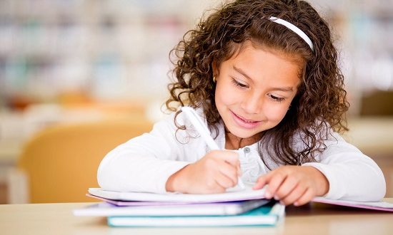 3 أكلات رمضانية تساعد طفلك على التركيز أثناء الامتحانات .. أبرزها التمر