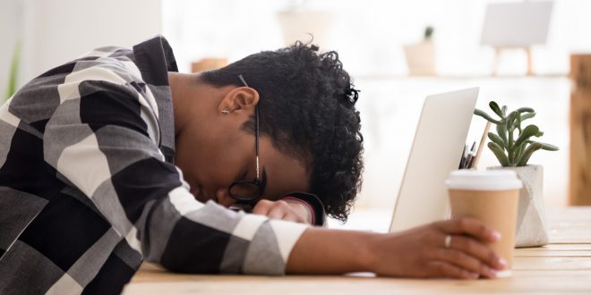 إذا كنت محباً للسهر فكِّر مجدداً.. الاستيقاظ أبكر عن موعدك بساعة يحسِّن صحتك النفسية والعقلية أيضاً