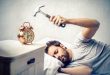 تنهض متوتراً ومنزعجاً بمجرد سماع المنبه؟ نصائح للتعامل مع القلق الصباحي