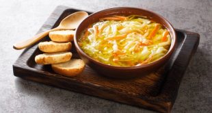 شوربة الملفوف والكرفس السهلة