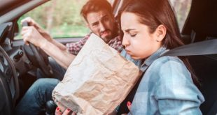 كيف تتجنب الشعور بالغثيان عند ركوب السيارة؟