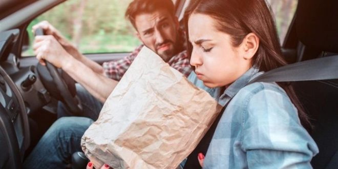 كيف تتجنب الشعور بالغثيان عند ركوب السيارة؟