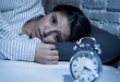 لا تستطيع النوم بعد الإفطار أو السحور رغم التعب؟ أسباب الأرق في رمضان وطرق التعامل معه