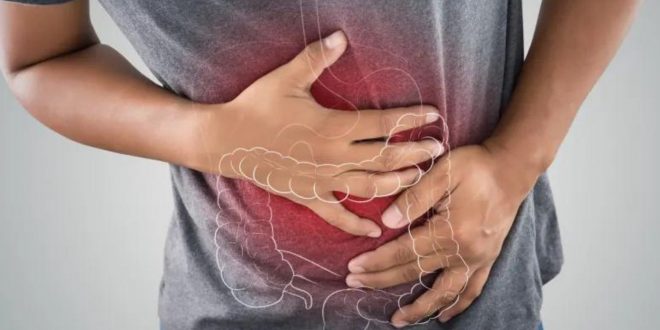 5 مشروبات تساعدك على التخلص من الإمساك.. عصير البرقوق والكمثري الأبرز