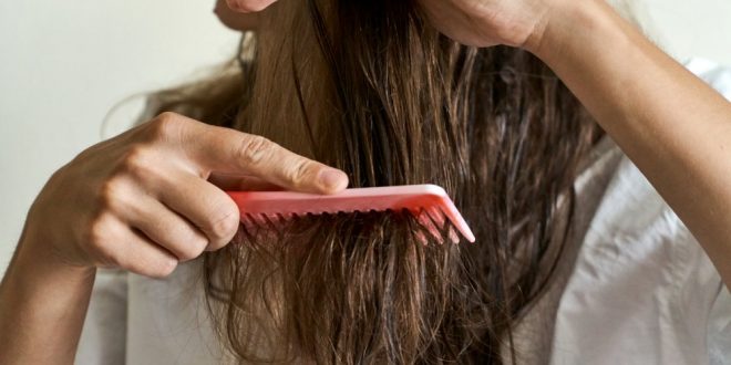 5 نصائح للعناية بالشعر المبلل.. أدوات الفرد الساخنة محظورة