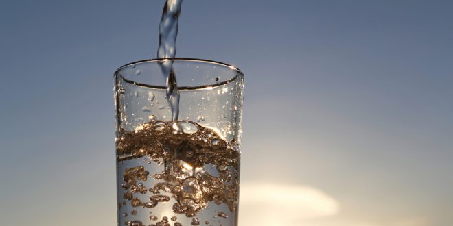 تستسلم الكليتان ويتقلص الدم ثم يتوقف القلب.. هذا ما يحصل لجسم الإنسان بعد أيام قليلة بلا ماء
