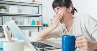 صحيح أن التزاماتك اليومية تجعلك تقتصد في ساعات النوم ولكن.. هل 5 ساعات من النوم كل ليلة كافية فعلاً؟
