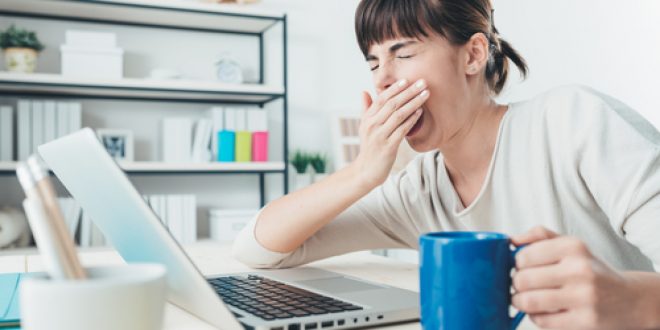 صحيح أن التزاماتك اليومية تجعلك تقتصد في ساعات النوم ولكن.. هل 5 ساعات من النوم كل ليلة كافية فعلاً؟