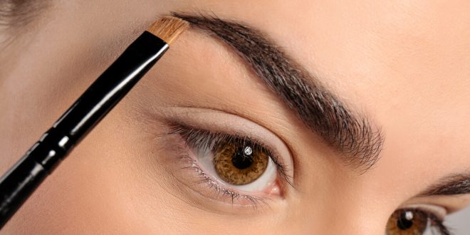 فوائد وطريقة استخدام زيت الخروع لنمو الحاجبين