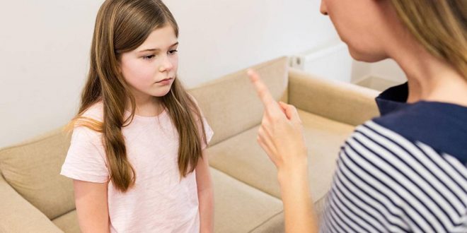 التوبيخ والضرب ليسا الحل الأنسب… 5 نصائح للتعامل مع سلوك الطفل المشاكس