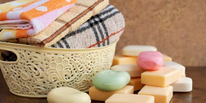 الفرق بين أنواع الصابون واستخداماتها.. الصلب والهاند سوب والشاور