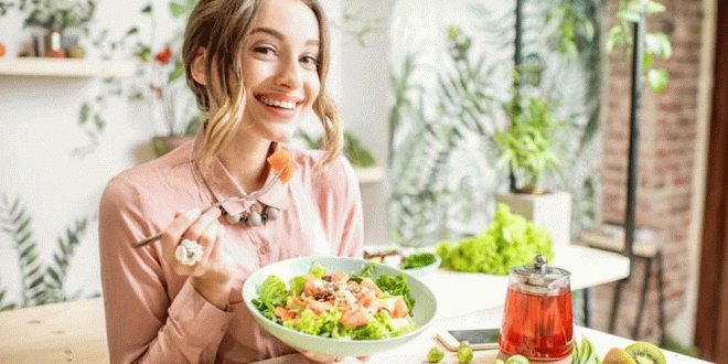 حافظ على صحة دماغك.. إليك 6 أطعمة تعمل على تحسين وظائف المخ