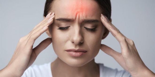 صداع بسيط أم صداع نصفي؟.. علامات وأعراض لتحديد هذا الألم
