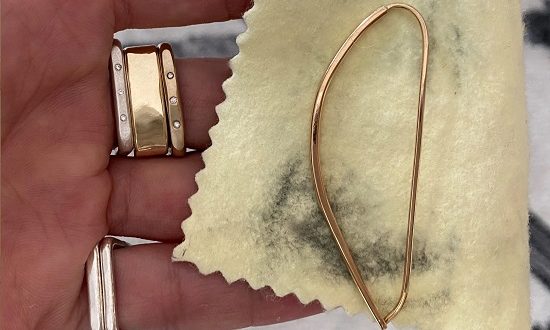 5 طرق مختلفة لتنظيف الإكسسوارات النحاس.. بالليمون والكاتشب
