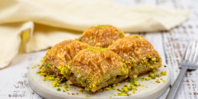 بقلاوة على الطريقة اليونانية
