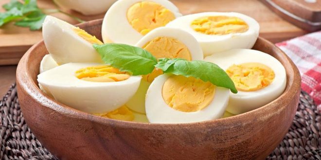 تناول البيض للحصول على كوليسترول جيد.. ما يحدث لجسمك عند تناول البيض كل يوم