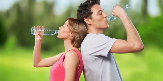 فوائد شرب المياه الدافئة حتى فى فصل الصيف