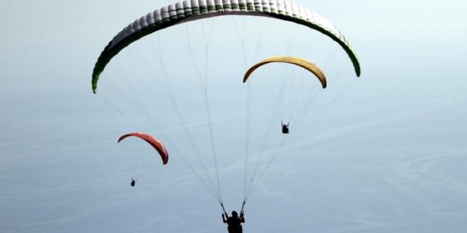 مسنة أمريكية تحتفل بعيد ميلادها الـ91 بقفز المظلات