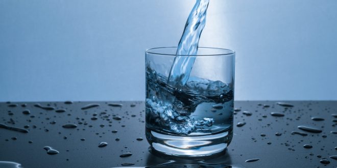 الصنبور أم المعدنية أم الفوارة- ما هي المياه الأفضل لصحتك؟