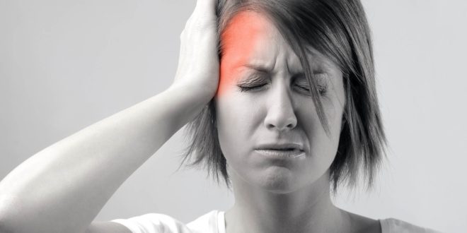 تعرف على العلاجات المنزلية لتخفيف الصداع.. منها كيس ثلج والنعناع