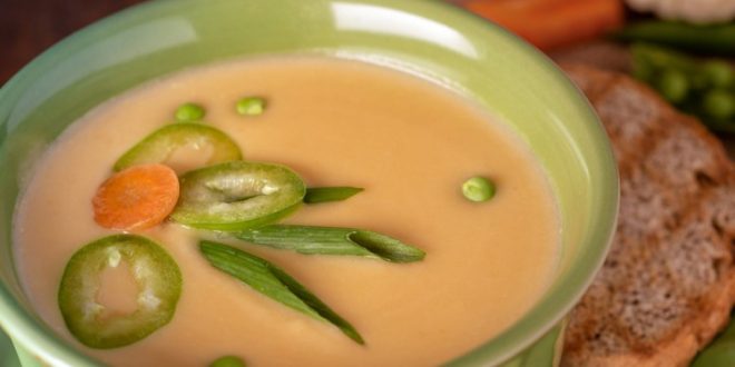 شوربة البازيلا والجزر بالكريمة