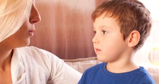 كيف تعلم طفلك التحدث بأدب مع الجميع؟