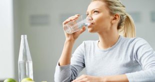 هل شرب الماء يخفض ضغط الدم؟ - إليك الكمية المناسبة