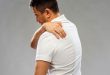 9 أسباب لآلام أعلى الظهر بين الكتفين