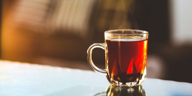 ماذا يحدث في جسمك عند تناول 4 أكواب من الشاي يوميا؟