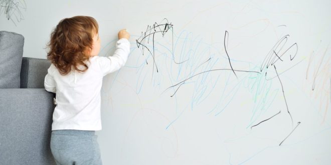 حلول لتنظيف الحوائط من رسومات الأطفال والبقع