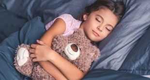 كيف تعلمين طفلك النوم بمفرده في غرفته؟ استشارية نفسية تجيب