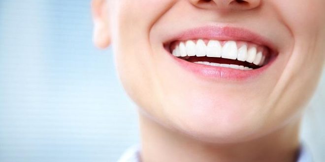 وصفات طبيعية لتحصلي على أسنان بيضاء بأقل تكاليف