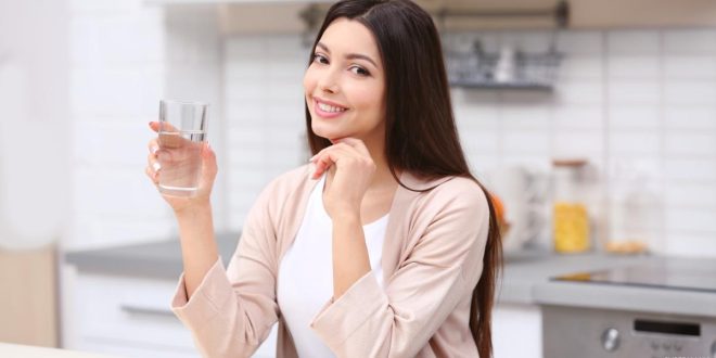 أفكار تساعدك على شرب الماء بانتظام على مدار اليوم.. لو بتنسى تشرب فى البرد