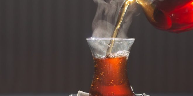 الشاي الساخن يساهم في تقليل تكوين جلطات الدم