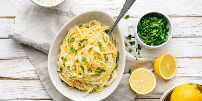 معكرونة بصوص الليمون والجبن