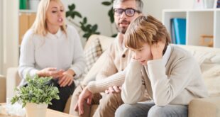 أضرار ضغط الآباء على أبنائهم طوال الوقت.. أبرزها التوتر واللجوء للغش