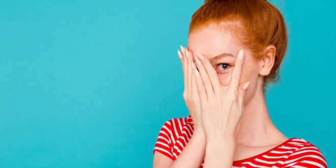 كيف تتغلبي على مخاوفك من التواجد وسط تجمعات كبيرة