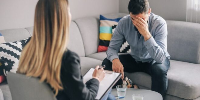 كيف تحمي صحتك العقلية عندما تكون الأخبار مرهقة للغاية