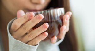 شرب الشاي بعد المسكن- يزيد مفعوله أم يبطله؟