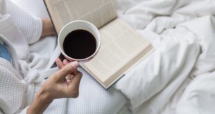 لو بتعانى من الانتفاخ.. أضف القليل من القرفة لفنجان القهوة فى الصباح