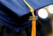 ملياردير يفاجئ خريجى جامعة ماساتشوستس في بوسطن بمبلغ 1000 دولار لكل منهم