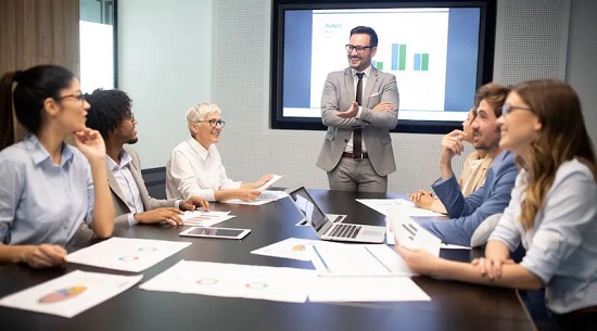 4 مهارات تجعل منك مديرًا ناجحًا.. أهمها أن تكون مستمعًا جيد